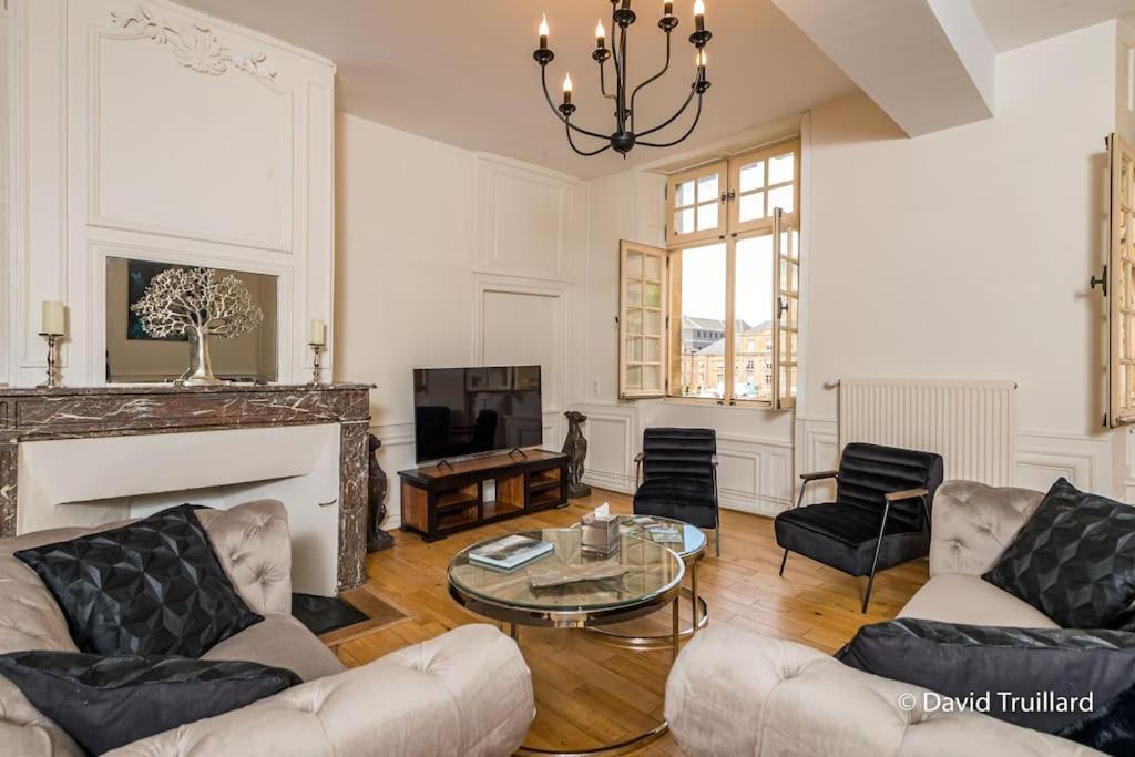 Suites Mana - Matahina Avec Vue Superbe Sur La Place Ducale Et Parking Prive Inclus Charleville-Mezieres Ngoại thất bức ảnh