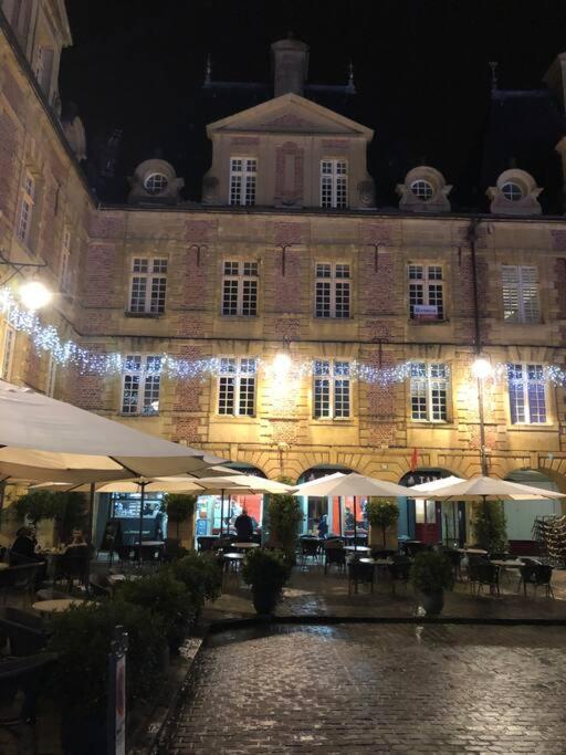 Suites Mana - Matahina Avec Vue Superbe Sur La Place Ducale Et Parking Prive Inclus Charleville-Mezieres Ngoại thất bức ảnh