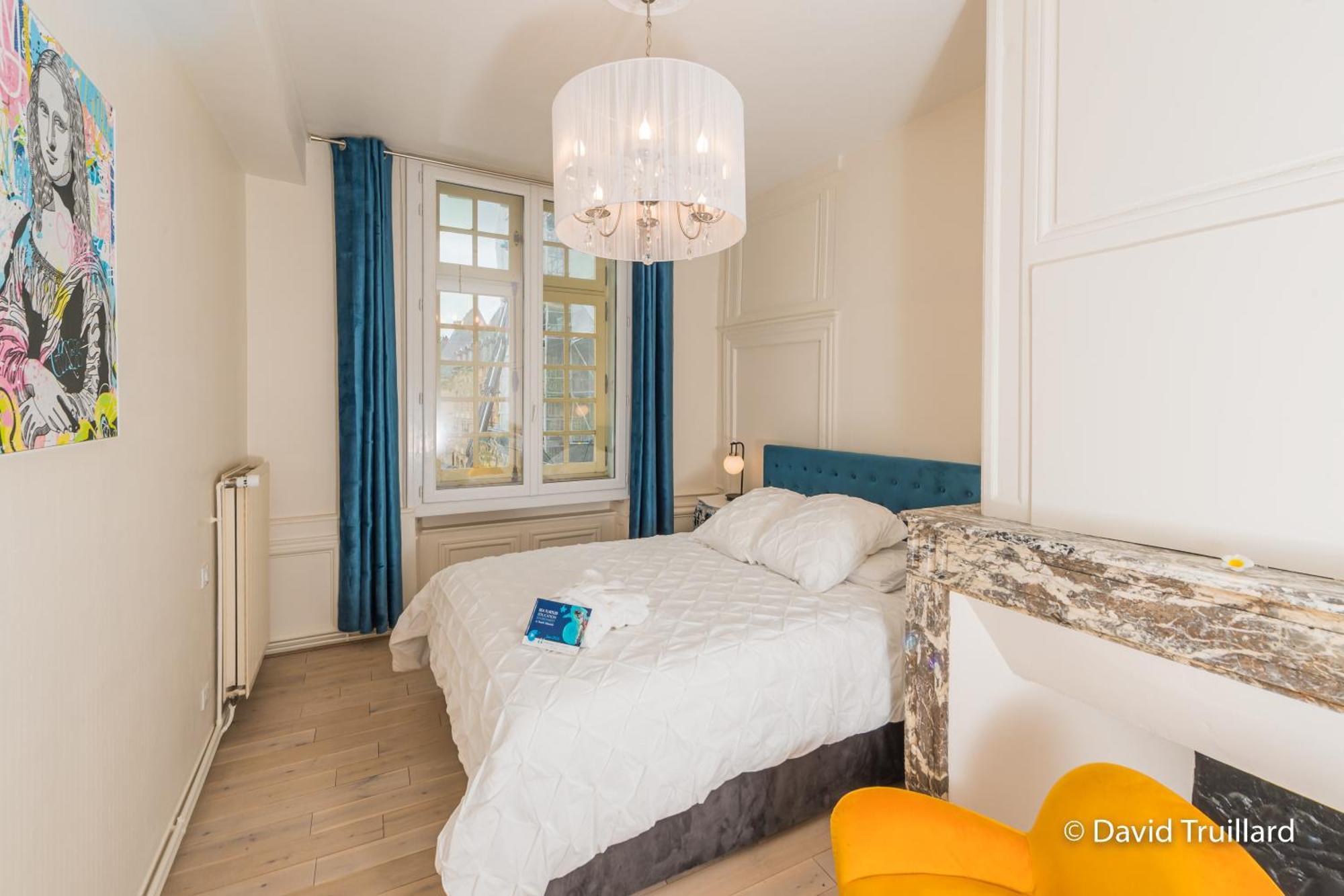 Suites Mana - Matahina Avec Vue Superbe Sur La Place Ducale Et Parking Prive Inclus Charleville-Mezieres Ngoại thất bức ảnh
