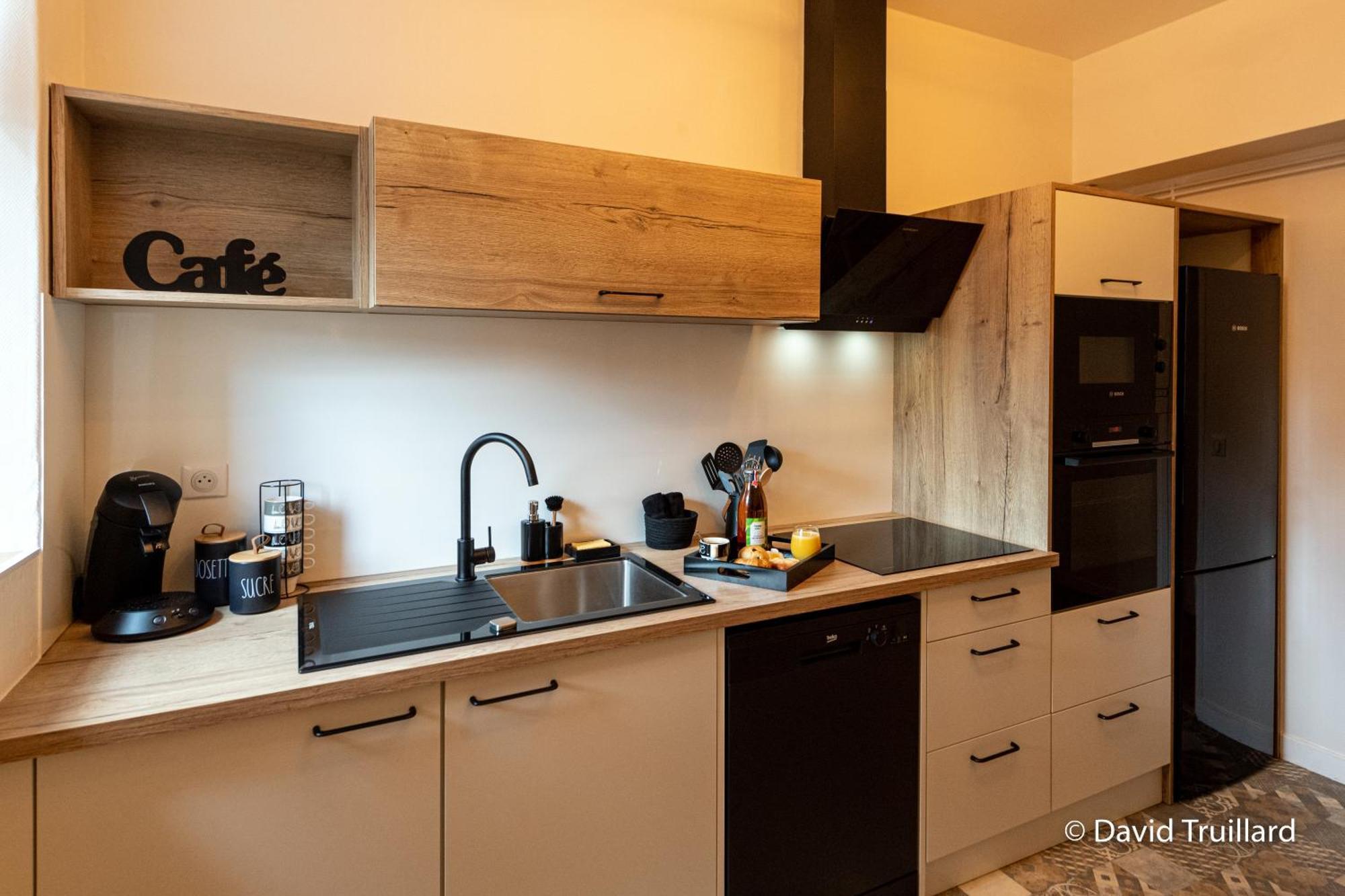 Suites Mana - Matahina Avec Vue Superbe Sur La Place Ducale Et Parking Prive Inclus Charleville-Mezieres Ngoại thất bức ảnh