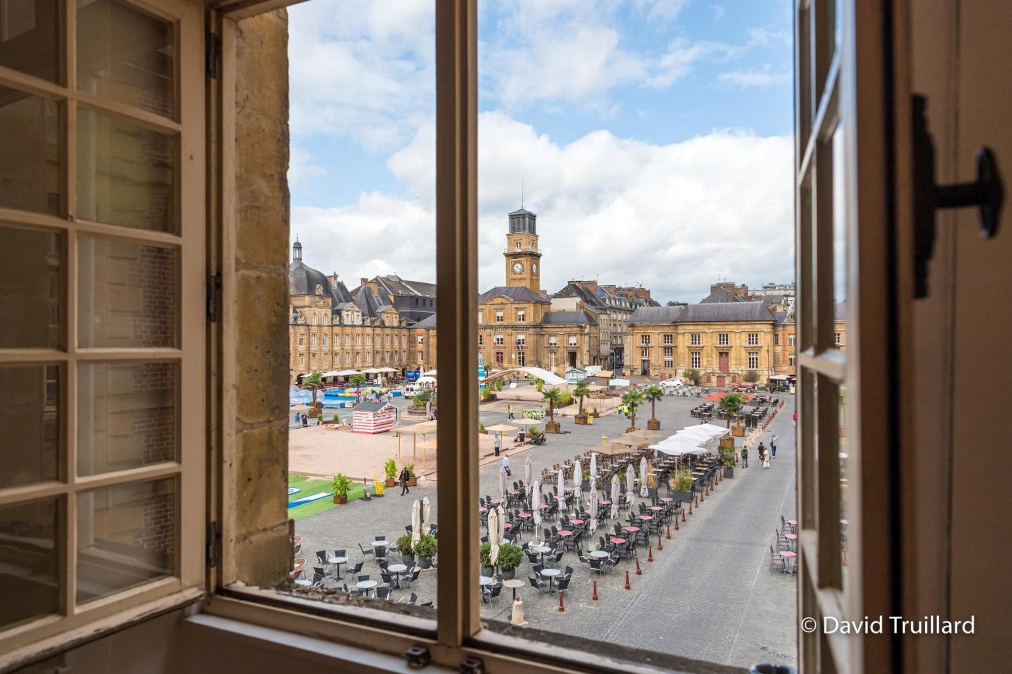 Suites Mana - Matahina Avec Vue Superbe Sur La Place Ducale Et Parking Prive Inclus Charleville-Mezieres Ngoại thất bức ảnh
