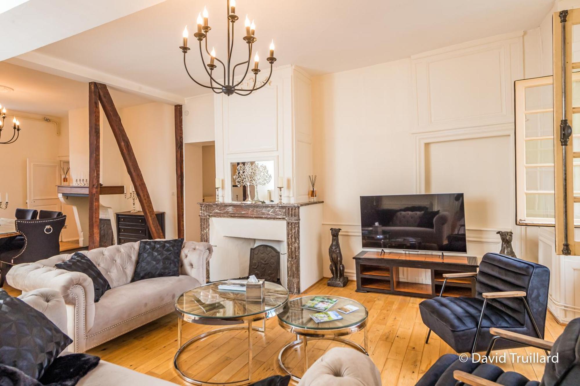 Suites Mana - Matahina Avec Vue Superbe Sur La Place Ducale Et Parking Prive Inclus Charleville-Mezieres Ngoại thất bức ảnh