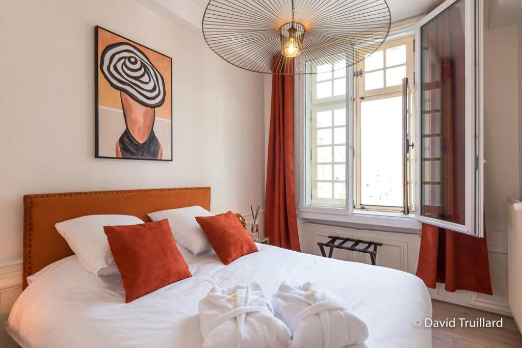 Suites Mana - Matahina Avec Vue Superbe Sur La Place Ducale Et Parking Prive Inclus Charleville-Mezieres Ngoại thất bức ảnh