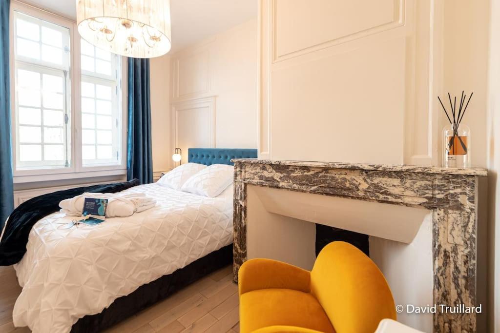 Suites Mana - Matahina Avec Vue Superbe Sur La Place Ducale Et Parking Prive Inclus Charleville-Mezieres Ngoại thất bức ảnh
