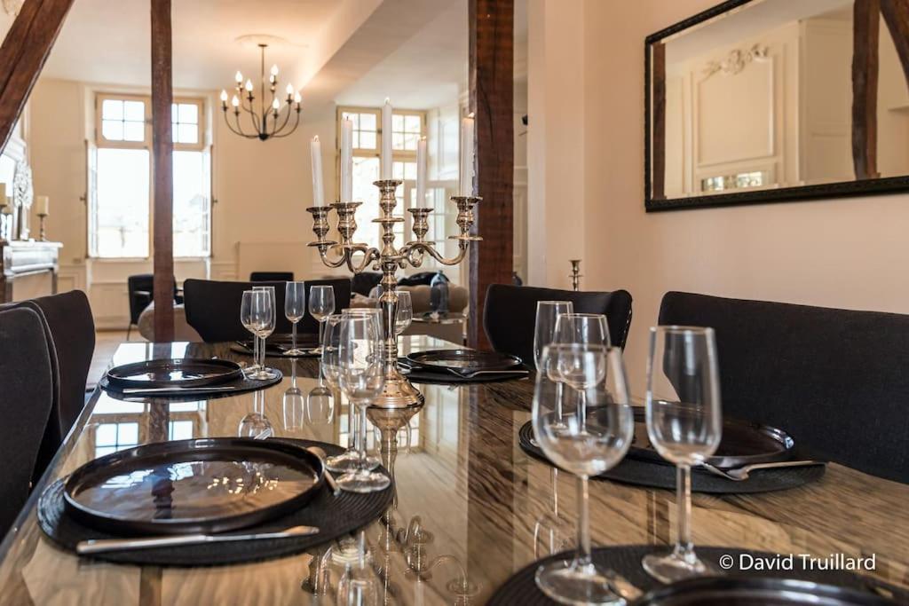 Suites Mana - Matahina Avec Vue Superbe Sur La Place Ducale Et Parking Prive Inclus Charleville-Mezieres Ngoại thất bức ảnh