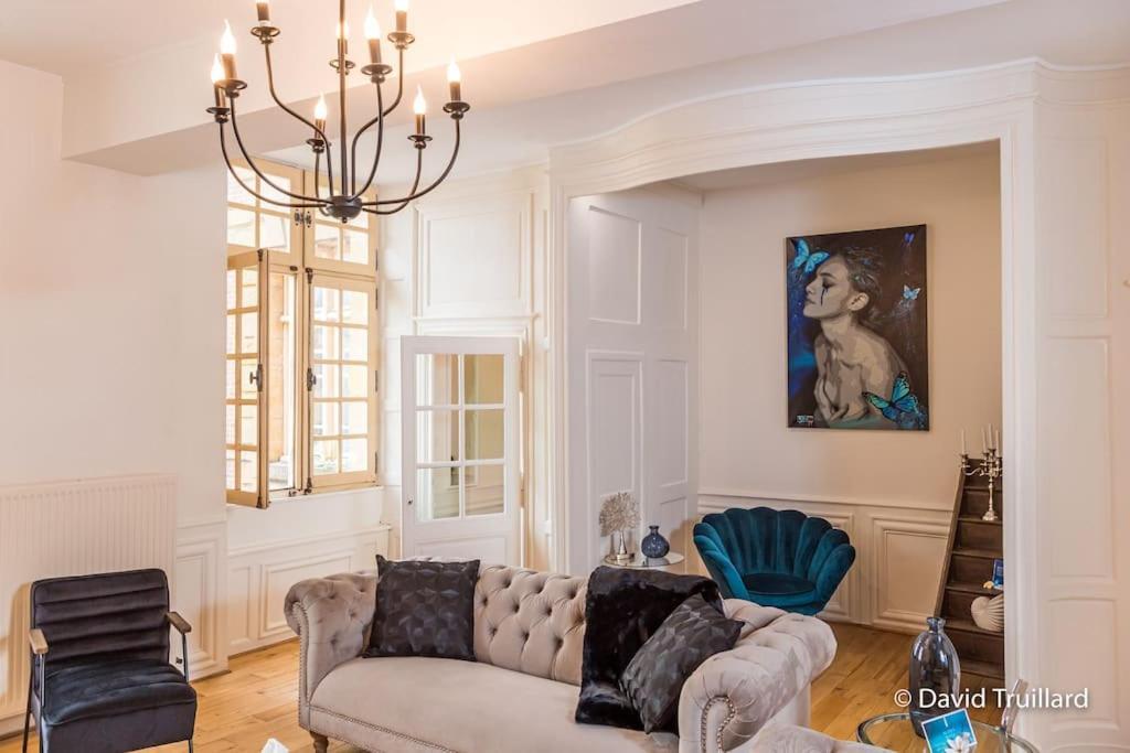Suites Mana - Matahina Avec Vue Superbe Sur La Place Ducale Et Parking Prive Inclus Charleville-Mezieres Ngoại thất bức ảnh